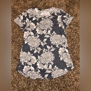 Grey and white printed floral tshirt